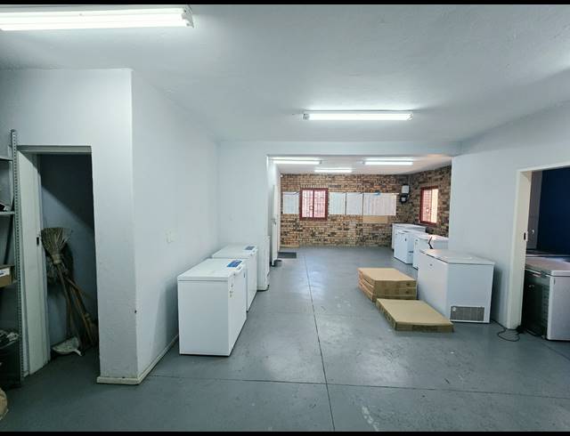 302M² WAREHOUSE FOR SALE IN KYA SANDS